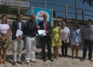 Noia recibe o diploma de ouro da rede galega de ‘Praias sen fume’