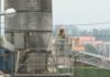 Dous feridos graves na explosión dun silo nunha carpintería de Ribadumia