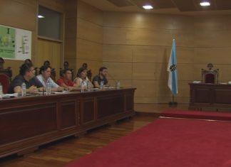 A oposición imponlle á alcaldesa de Cambados un soldo de 40.000 euros ao ano
