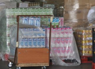 A Fundación Amigos de Galicia incrementa a entrega de alimentos polo peche dos comedores escolares A Fundación Amigos de Galicia incrementa a entrega de alimentos polo peche dos comedores escolares