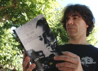 O escritor J.J.M. Veiga presenta a súa cuarta novela, “La apatía de los idiotas” O escritor J.J.M. Veiga presenta a súa cuarta novela, "La apatía de los idiotas"