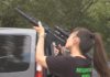 Cun dron ou cun fusil: o pioneiro método que empregan no Salnés para fulminar velutinas