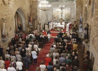 Multitudinario acto en honra á Virxe do Carme no Grove Multitudinario acto en honra á Virxe do Carme no Grove