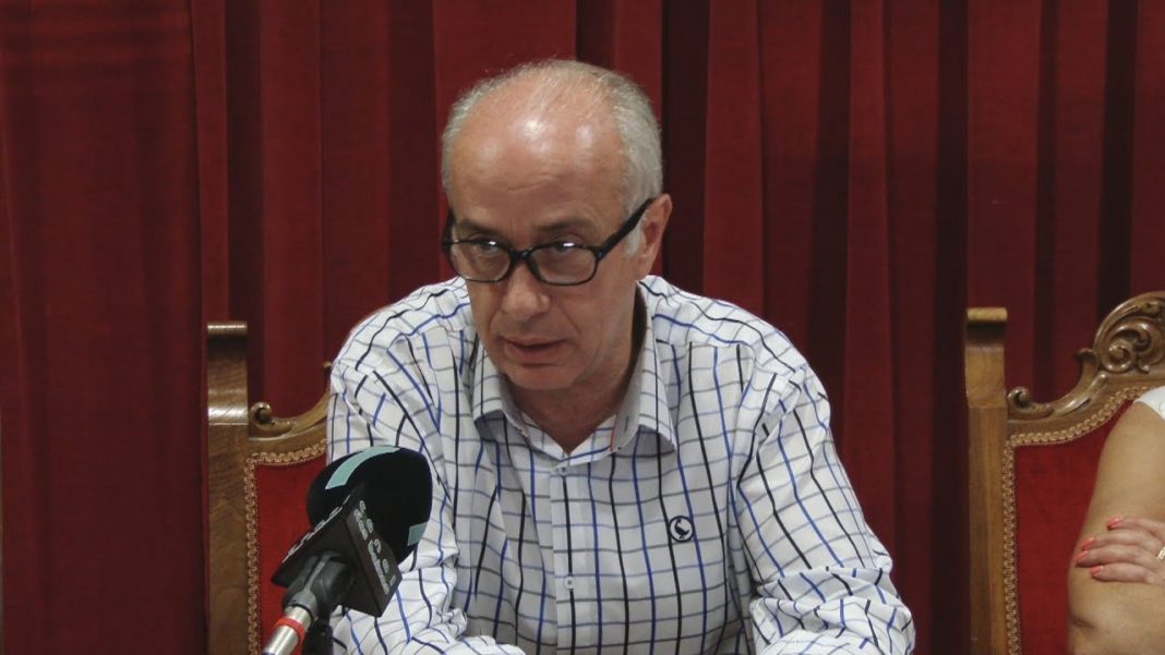O presidente da mancomunidade do Salnés acusa de tránsfugas aos socialistas de Meaño