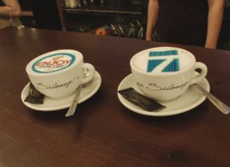 A cafetería Enjoy de Vilagarcía sorprende aos seus clientes con mensaxes nos cafés Salnés, Cambados, Corvillón, Xironsa, Festival, Ses, Cultura, Tradición, Lingua, Deputación de Pontevedra,
