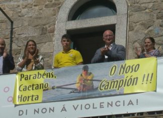Recibimento multitudinario no Concello ao remeiro Caetano Horta