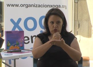 Nenos vilagarciáns entran en contacto coa lingua de signos a través dun contacontos