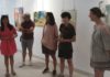 Dúas exposicións e a obra de teatro “Unha noite na praia” inauguran o festival O Mar Nunha Flor Dúas exposicións e a obra de teatro "Unha noite na praia" inauguran o festival O Mar Nunha Flor