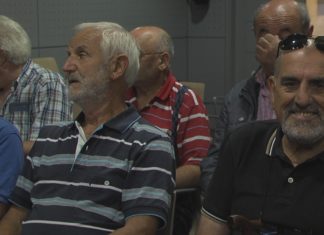 Os afectados polas lista de agarda chaman á mobilización social na súa primeira reunión en Vilagarcía