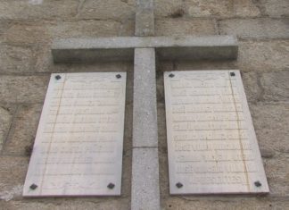 Cambados solicitará ao Arcebispado a retirada dunha placa franquista da igrexa de San Francisco