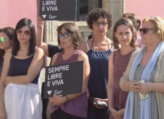 Vilagarcía garda un minuto de silencio en repulsa ao triplo crime de Valga