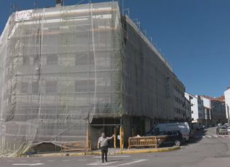 Veciños de Noia denuncian o mal estado do seu edificio