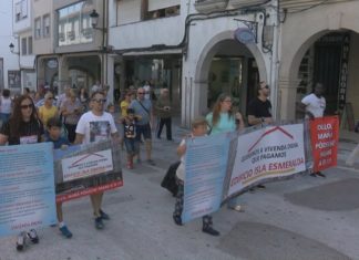 Veciños afectados do edificio ‘Isla Esmeralda’ concéntranse en Noia