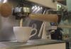 Día internacional do café: os arousáns prefíreno con leite