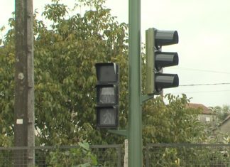 Os semáforos de Vilariño continúan apagados seis meses despois da súa instalación Os semáforos de Vilariño continúan apagados seis meses despois da súa instalación