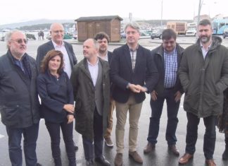 Os alcaldes socialistas do Salnés reúnense no Grove para pedir o voto para Pedro Sánchez Os alcaldes socialistas do Salnés reúnense no Grove para pedir o voto para Pedro Sánchez