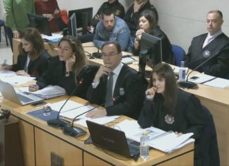 Os testemuños dos axentes arroxan novas dúbidas sobre a versión do Chicle