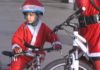 Máis de 50 papás e mamás Noel pedalean polo Nadal en Sanxenxo Máis de 50 papás e mamás Noel pedalean polo Nadal en Sanxenxo