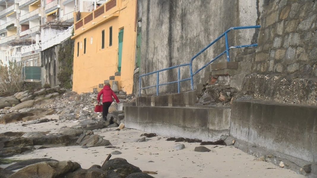 Os veciños da Carabuxeira rexistran unha plataforma para rexenerar a praia
