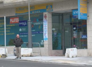 A Clínica Salnés denuncia a falta de estacionamentos para persoas con mobilidade reducida A Clínica Salnés denuncia a falta de estacionamentos para persoas con mobilidade reducida