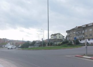 Veciños de Vilagarcía denuncian o exceso de velocidade dos vehículos na rotonda do porto Veciños de Vilagarcía denuncian o exceso de velocidade dos vehículos na rotonda do porto