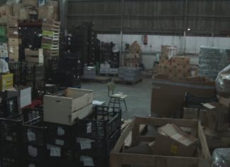 Amigos de Galicia non poderá distribuír alimentos polas malas condicións da súa nave de Vilagarcía