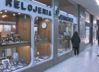 Deteñen ao ladrón que entrou na reloxería Jiménez Deteñen ao ladrón que entrou na reloxería Jiménez