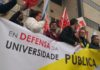 Medio centenar de persoas concéntranse en defensa da universidade pública