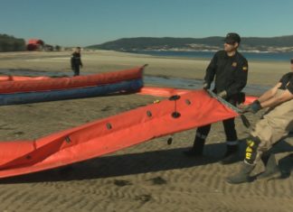 A UME desenvolve un espectacular exercicio anticontaminación en Noia