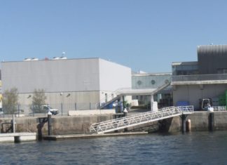 A lonxa de Ribeira suspende as poxas físicas