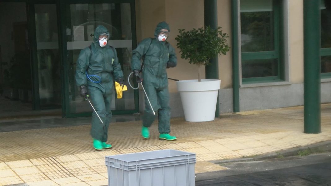Familiares da residencia de Ribadumia alertan da falta de persoal para facer fronte ao coronavirus