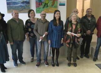 A casa consistorial de Ribeira loce nova exposición