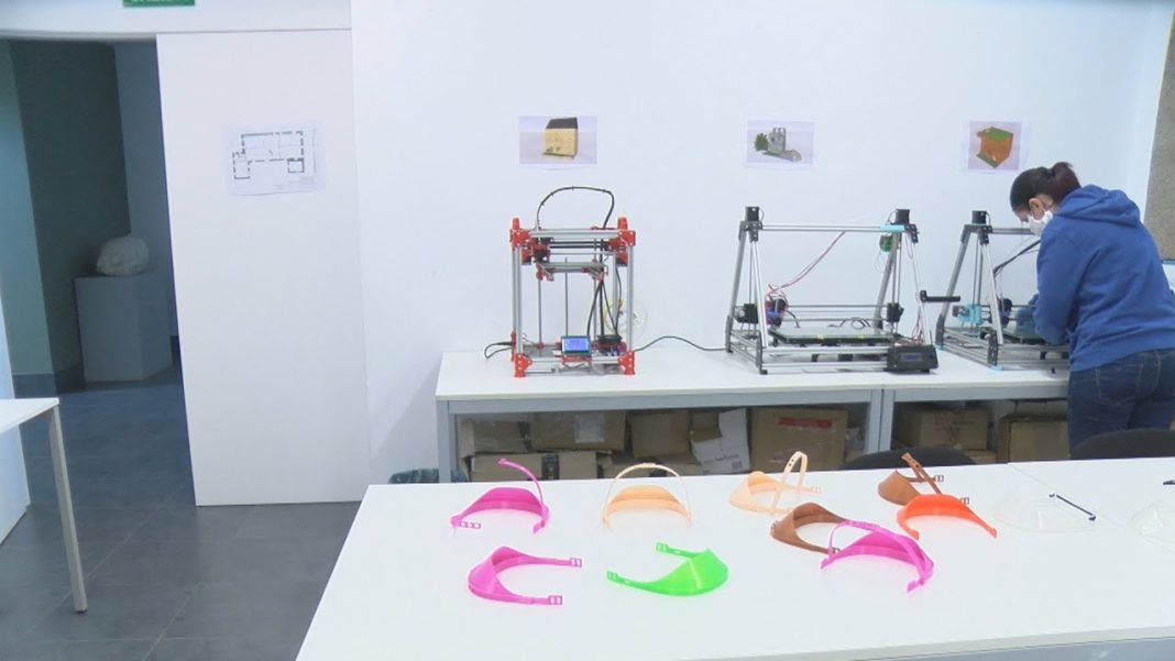 O CDL de Vilanova crear máis de 15 EPIs ao día coas súas impresoras 3D
