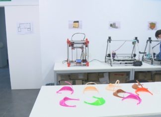 Vilanova imprime as súas propias máscaras para loitar contra o coronavirus O CDL de Vilanova crear máis de 15 EPIs ao día coas súas impresoras 3D