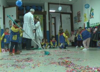 Pais e avós “profesores por un día” na escola infantil Bonecos para fomentar a igualdade de roles Pais e avós "profesores por un día" na escola infantil Bonecos para fomentar a igualdade de roles