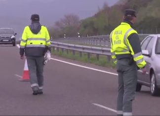 A policía de Rianxo denunciou a dúas persoas por desprazarse ata segundas residencias