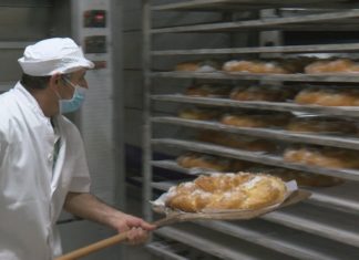Os panadeiros alíanse cos padriños esta Pascua para que os afillados non queden sen rosca