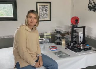 Unha familia de Moraña doa máis de 1100 pantallas protectoras fabricadas con impresoras 3D Unha familia de Moraña doa máis de 1100 pantallas protectoras fabricadas con impresoras 3D