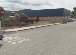 Meaño inicia as obras dun novo aparcadoiro na contorna do pavillón de Dena