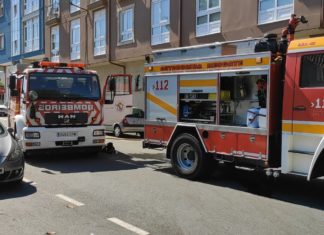 Desaloxadas unha ducia de persoas nun edificio da Pobra por mor dun incendio