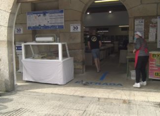 Cambados toma medidas de protección na praza de abastos para evitar os contaxios Cambados toma medidas de protección na praza de abastos para evitar os contaxios