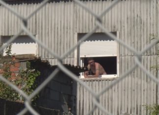 O home de Cea continúa atrincheirado cunha escopeta no seu domicilio e non atende a negociacións O home de Cea continúa atrincheirado cunha escopeta no seu domicilio e non atende a negociacións