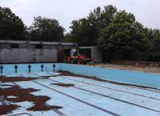 Comeza a reforma integral da piscina de Lousame