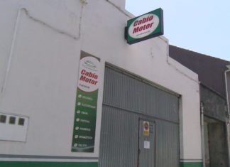 Desaloxan a varios veciños polo incendio dun taller na Pobra