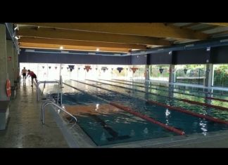 Normalidade no primeiro día de reapertura da piscina de Rianxo