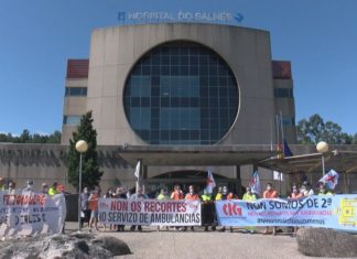 O persoal denuncia as carencias da ambulancia ‘low cost’ que funciona no Salnés