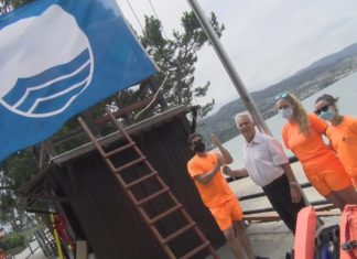 O Concello de Poio inaugura a tempada de verán co izado da bandeira azul na praia de Cabeceira