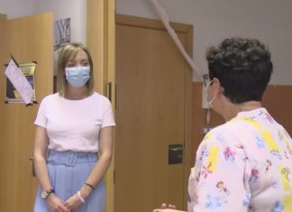Fabiola García interésase polas necesidades da Unidade de Atención Temperá da Pobra