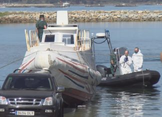 A incautación dunha ‘narcolancha’ en Vilanova deixa dous detidos