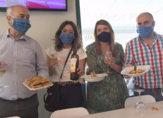 Vilanova recoñece ao Conselleiro de Sanidade o seu labor na pandemia coa insignia de ouro da Festa do Mexillón